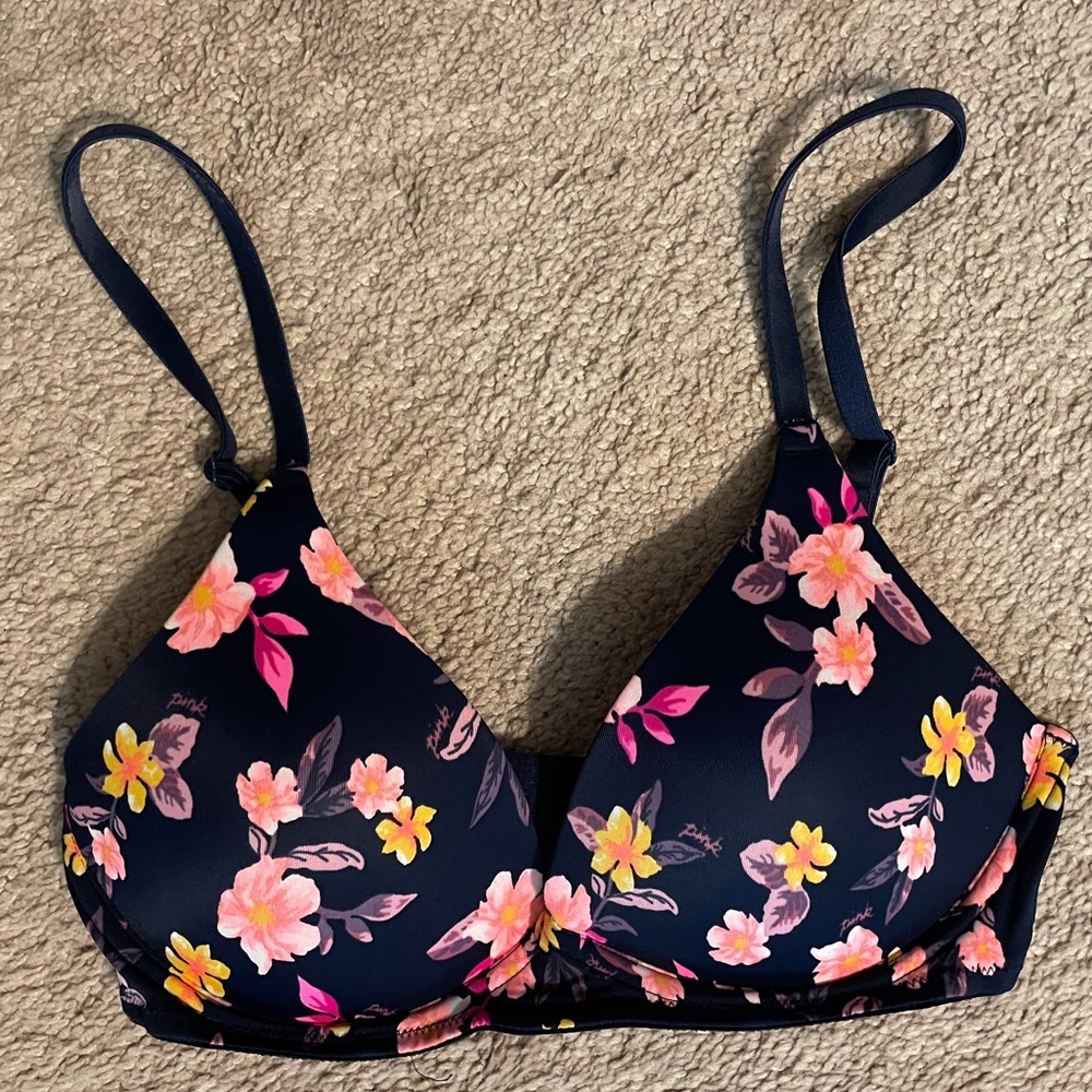 Victoria’s Secret Pink Wireless T-shirt Bra 32B
